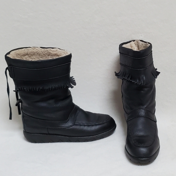 70s Vintage Black Leather Bold Fringe Round Toe Sherpa Lined Mukluk Boots 9 - Picture 1 of 16